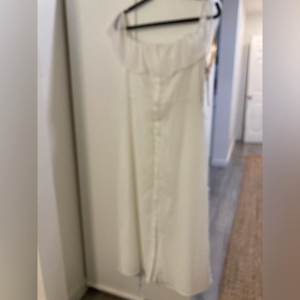 Gianni Bini woman’s off shoulder white dress